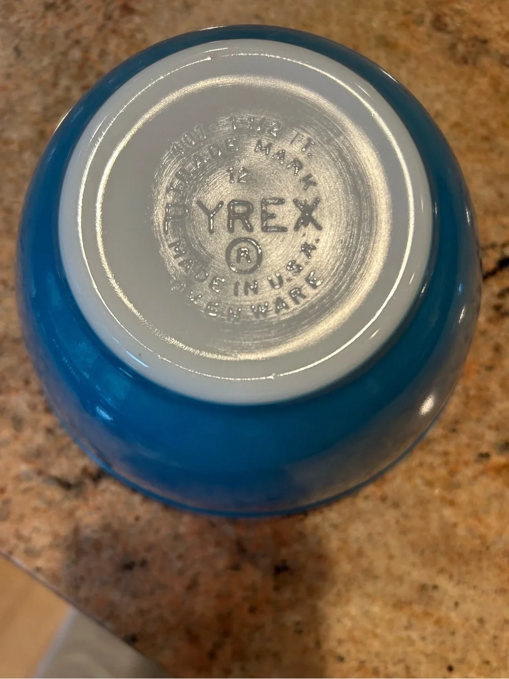 PYREX #401 Primary Blue 1 1/2 pint 24 oz 1940’s. Marked TRADE MARK Made in USA